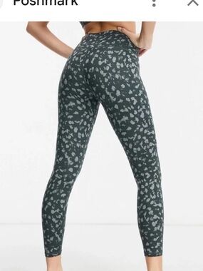 AMAZON Black & Gray Animal Print High-Waist Yoga Leggings M